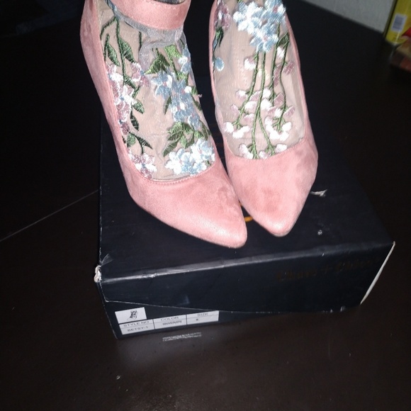 Heels - Picture 3 of 3